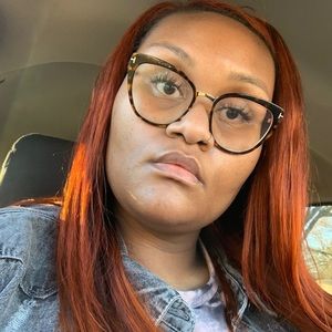 Meet your Posher, Akia